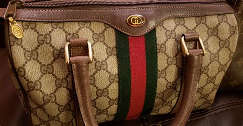 how to tell if a gucci purse is real|Meer.